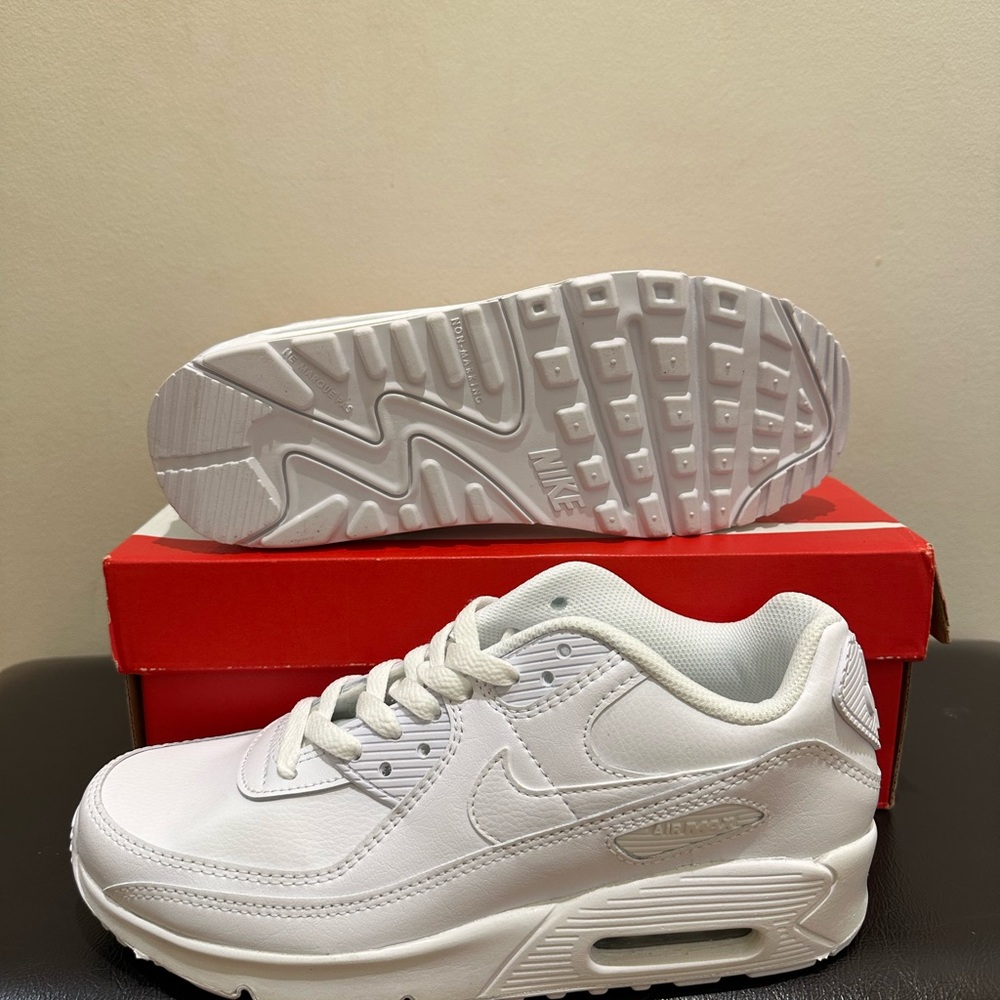 NIB Nike Air Max 90 LTR CD6864 100 White Metallic Silver Sz GS 6.5Y==~Wm 8 - Picture 5 of 8
